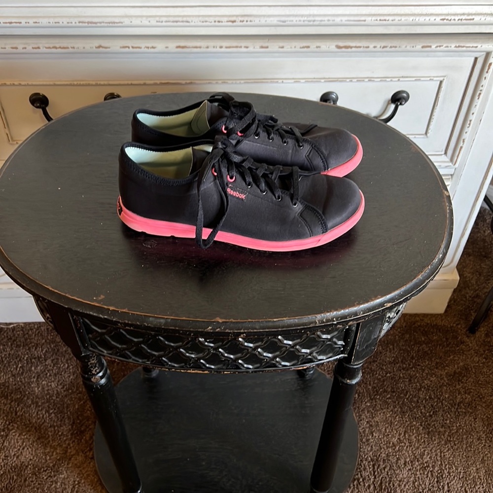 Reebok shoes super cute size 7
